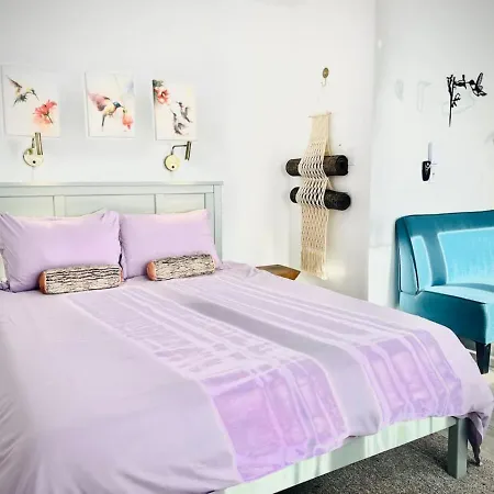 Catskill Cabin Hummingbird Suite 2